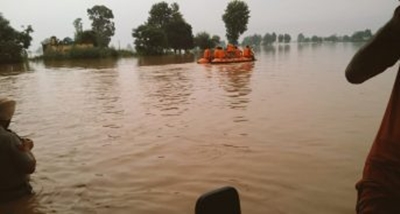 Punjab flood : हिमाचल प्रदेश में बारिश के कारण पंजाब के नौ जिले बाढ़ की चपेट में, दर्जनों गांव खाली करवाए, चेक पोस्ट पूरी तरह डूबी