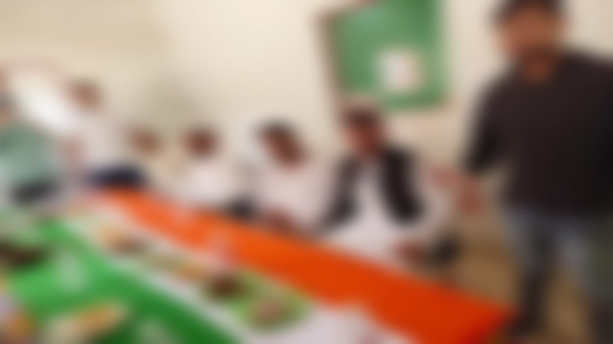 स्वतंत्रता दिवस पर मदरसे में तिरंगे का अपमान; मदरसा में मेज पर तिरंगा बिछाकर परोसा गया नाश्ता, 4 गिरफ्तार