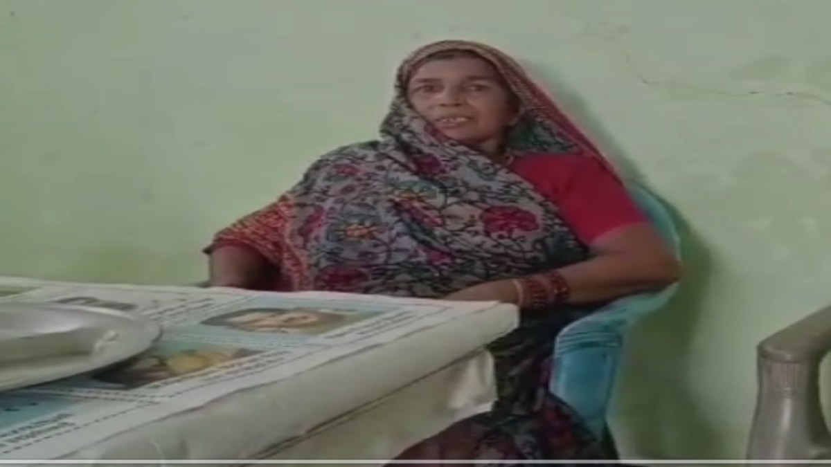 बड़ा फर्जीवाड़ा: नौकरी बचाने दस्तावेजों में हेरफेर, 69 साल की महिला आंगनबाड़ी कार्यकर्ता के रूप में दे रही सेवा