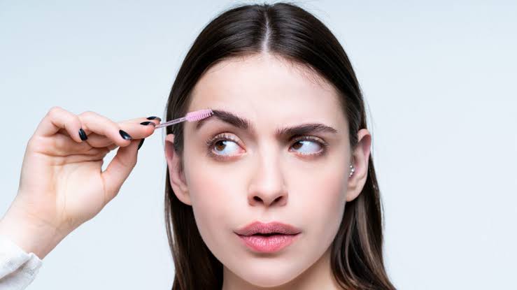 Beauty Tips : क्या आपसे भी हो जाती है आइब्रो से जुड़ी ये गलतियां, तो यहां जाने कैसे करें आईब्रो को सही तरह से फील …