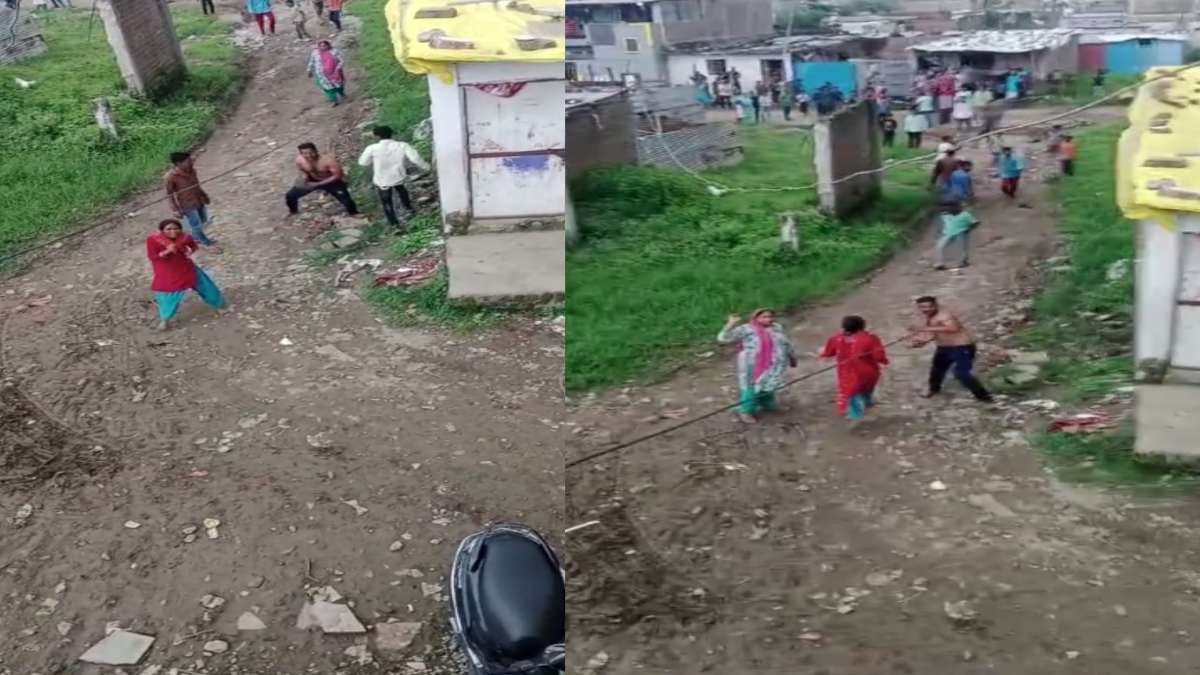 घर से मोबाइल चोरी, दो पक्ष आपस में भिड़े: पथराव का VIDEO सोशल मीडिया पर वायरल, केस दर्ज