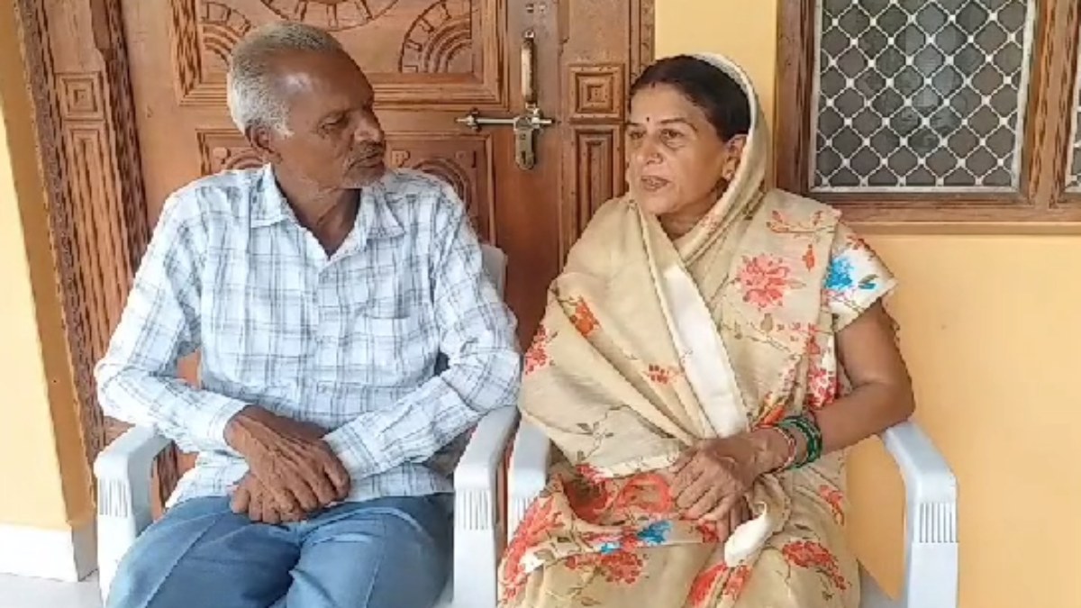 तहसीलदार ने धमकाया तो किसान की पत्नी हुई बेहोश: CM हेल्पलाइन में शिकायत करने पर फोन लगाकर कहा- पुलिस भेजकर तुम्हारी…    