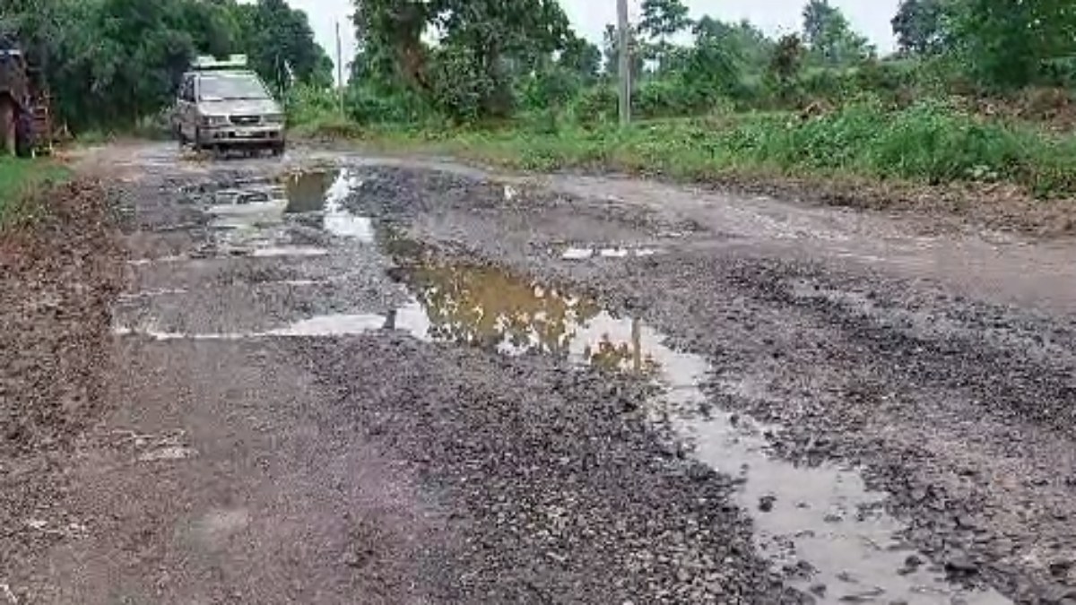 MP: सड़क ठेकेदार, प्रबंधक और उपयंत्री पर FIR दर्ज, विधायक ने की थी घटिया निर्माण की शिकायत