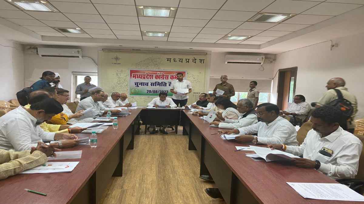 कांग्रेस चुनाव समिति और कैंपेन कमेटी की मीटिंग: पहली बैठक में गायब रहे अजय सिंह, BJP बोली- कमलनाथ अपनी चक्की में लगातार पीस रहे थे, इसलिए किनारा किया