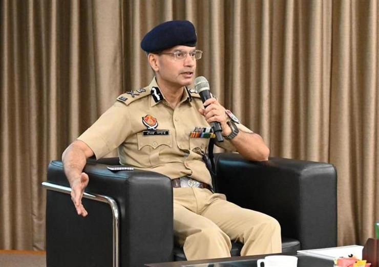 DGP यादव ने किए 11 जिलों के SSP को शोकॉज नोटिस जारी