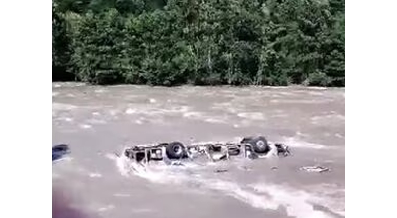 मनाली में ब्यास नदी में आई बाढ़ में बही पंजाब रोडवेज की बस, तीन शव बरामद