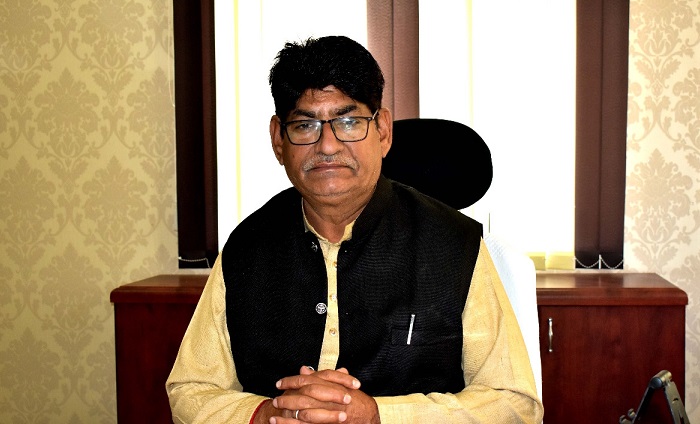 Rajasthan News: हाथों में रेडियम पट्टियां बांधे कच्चे मार्ग पर ही चलेंगे मेलार्थी और पद यात्री