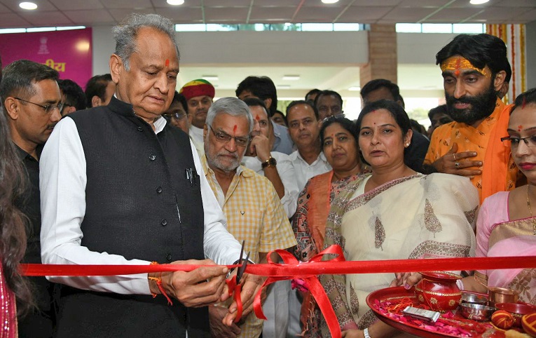 Rajasthan News: केन्द्रीय बस स्टैण्ड पावटा में यात्रियों को मिलेगी अत्याधुनिक सुविधाएं, कल महिलाओं के लिए यात्रा फ्री