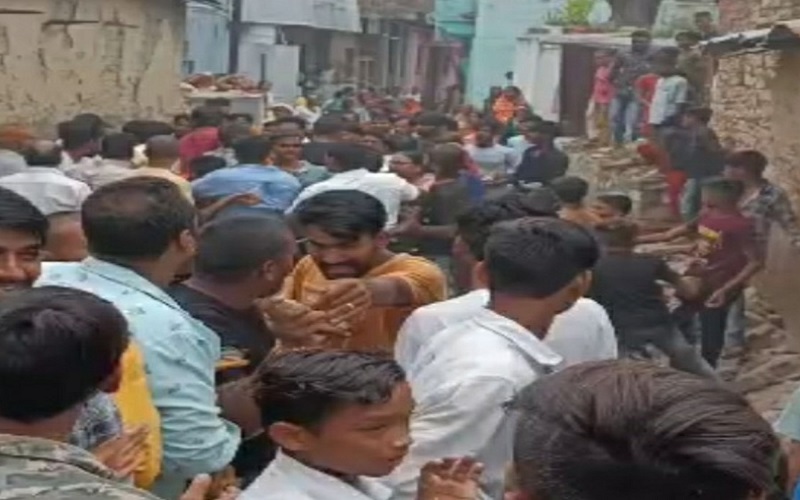 Rajasthan News: विधायक की मौजूदगी में भिड़े दो वार्डों के लोग, किया पथराव