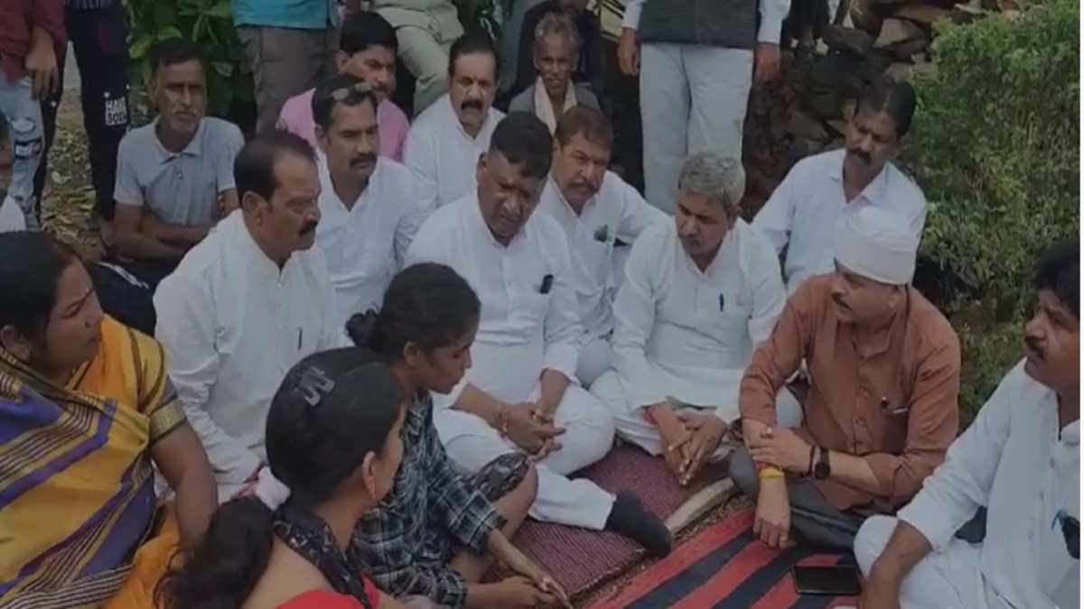 सागर में दलित की हत्या पर सियासत: पीड़ित परिवार से मिलने पहुंचे कांग्रेसी, पुलिस प्रशासन पर कार्रवाई में लापरवाही का आरोप, आंदोलन की दी चेतावनी