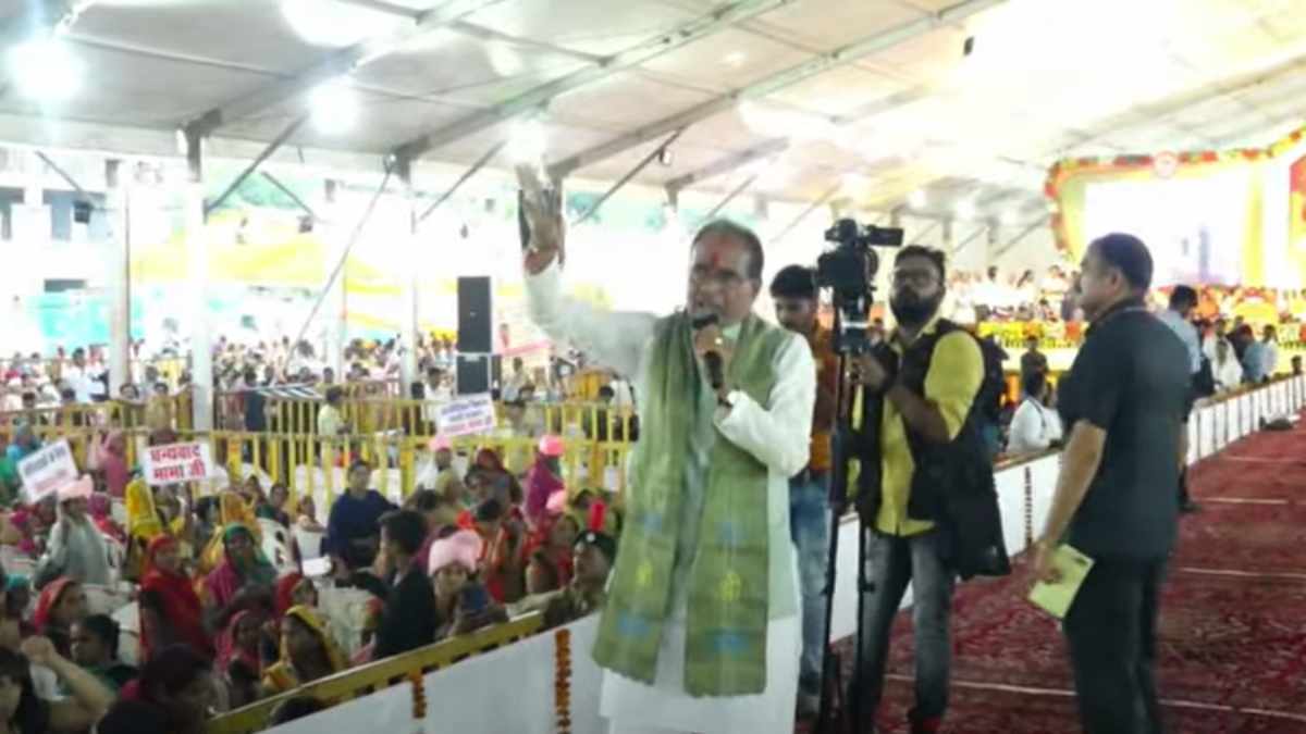 ‘मैं सरकार नहीं MP में एक परिवार चला रहा हूं’: CM शिवराज ने दमोह में किया रोड शो, 1600 करोड़ के विकासकार्यों का किया लोकार्पण और भूमिपूजन
