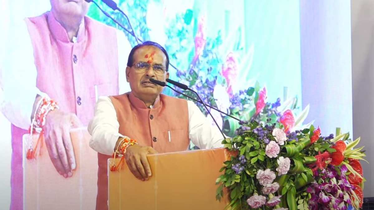 ‘लाडली बहना एक हो जाएं तो यही सरकार बना देंगी’: CM शिवराज ने बहनों को बताया अपनी असली ताकत, बंधवाई राखी