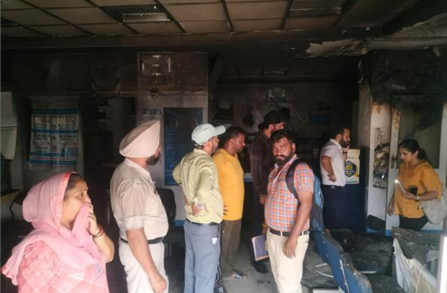 कपूरथला के एक बैंक में लगी भयानक आग