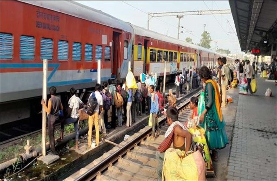 पंजाब में जलस्तर ने रोकी रेलों की रफ्तार, Trains कैंसिल, कई गाड़ियों के बदले Route