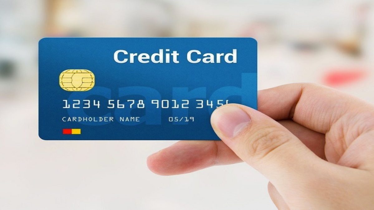 Credit Card News: क्या आप भी पहली बार यूज कर रहे हैं क्रेडिट कार्ड, कभी न करें ये गलतियां, वरना…