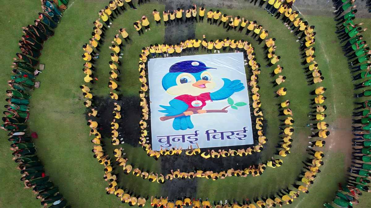 मतदाता जागरूकता अभियान: हजारों बच्चों ने लिया हिस्सा और बनाई राखी, गुरुकुल परिसर में बच्चों ने जागरूकता का दिया संदेश