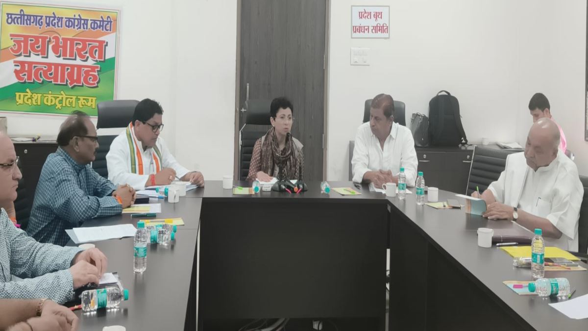 कांग्रेस घोषणा पत्र समिति की बैठक: प्रभारी सैलजा बोलीं- अलग-अलग जगहों पर जाकर लेंगे सुझाव, मंत्री अकबर बोले- सभी सदस्यों ने दिए महत्वपूर्ण सुझाव, महिलाओं की बनाई गई कमेटी