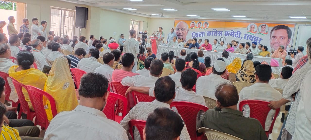 कांग्रेस बैठक: समीकरण के आधार पर तय होंगे प्रत्याशी, सर्वे जारी, जानिए दीपक बैज ने क्या कहा
