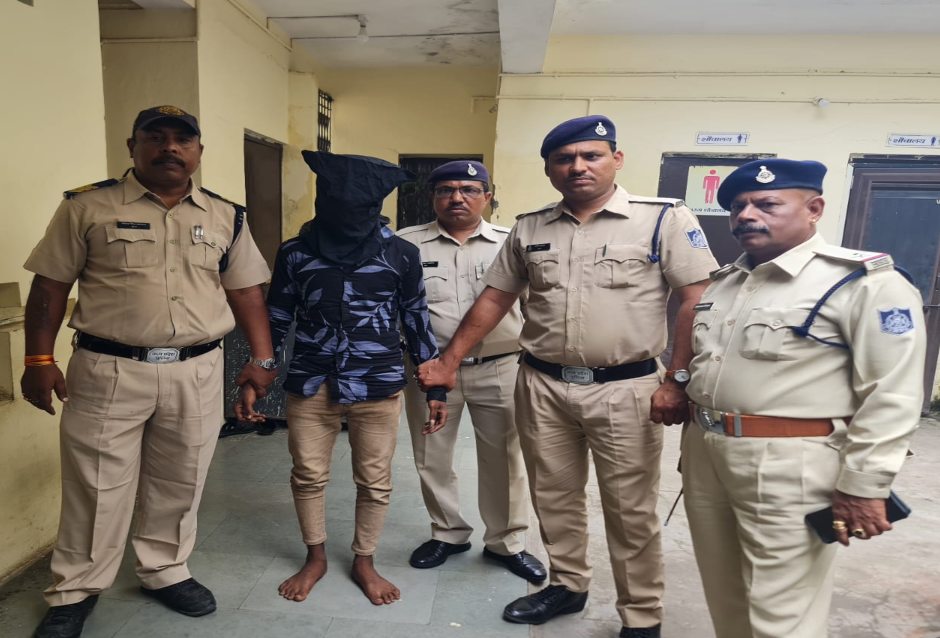 पुलिस कमिश्नरी सिस्टम में बड़ी लापरवाहीः 5 दिन पहले बाइक चोरी में पकड़े आरोपी ने 3 दिन बाद फिर की लूट की वारदात, 17 मोबाइल जब्त