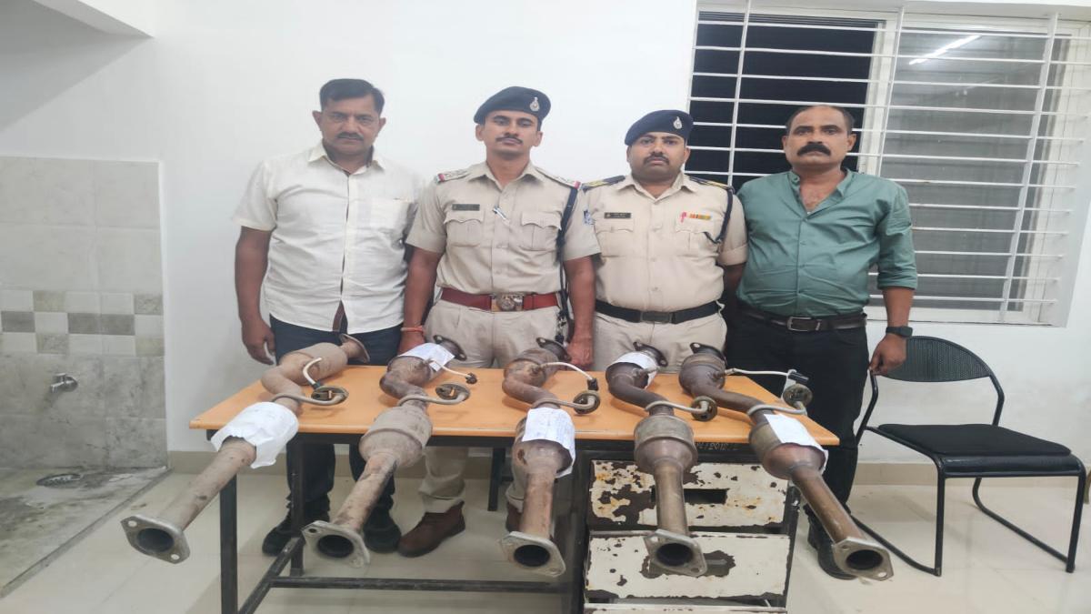 MP में कार के साइलेंसर चोरी करने वाले गिरोह का पर्दाफाश: 3 आरोपी चढ़े पुलिस के हत्थे, दिल्ली और पंजाब में बेचते थे
