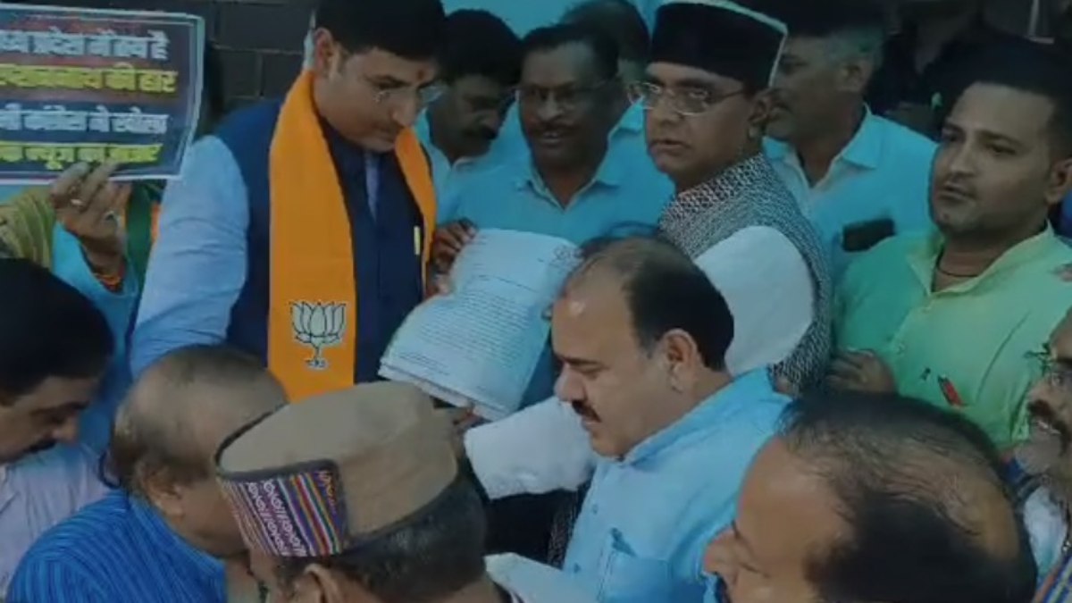 50% कमीशन मामले में प्रियंका गांधी-कमलनाथ के खिलाफ शिकायत: विश्वास सारंग बोले- चुनाव आते ही कांग्रेस ले रही झूठ का सहारा, मंत्री प्रद्युमन ने कहा- कोई प्रमाण है तो लेकर आए