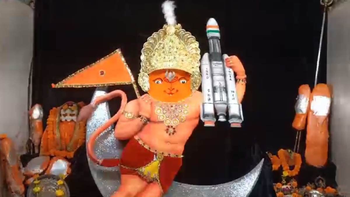 हनुमान जी महाराज का अलौकिक ‘चंद्रयान-3’ से किया श्रृंगार: स्वतंत्रता दिवस पर मंदिर को सजाया, पिछले दिनों दवाइयों से की गई थी सजावट