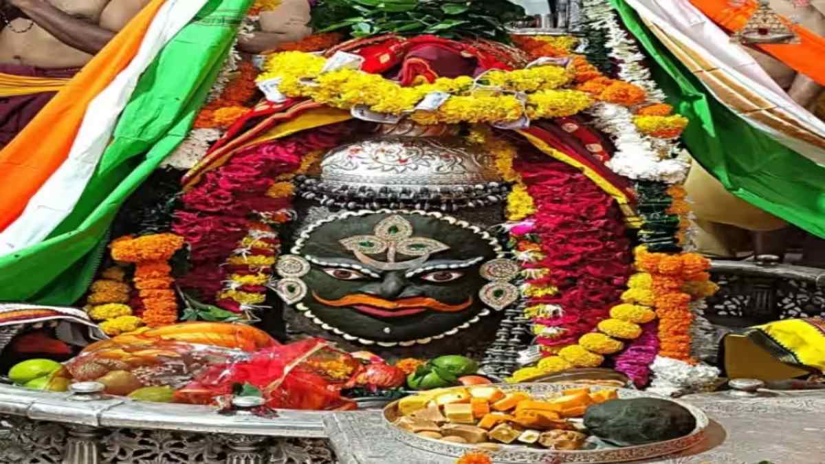 Independence Day Special: तिरंगे के रंग में रंगे बाबा महाकाल, भक्तों ने लगाए ‘भारत माता की जय’ के नारे