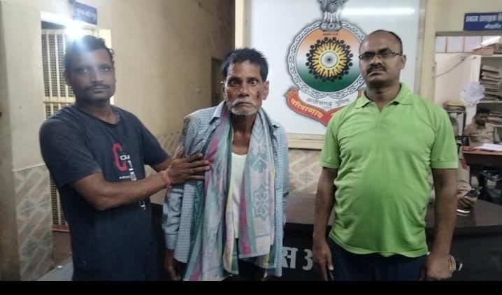 Rajnandgao News: पुलिस की नेक पहल… मानसिक रूप से कमजोर बुजुर्ग घायल होने के बाद हो गए थे गुमसुम… तो दुर्ग छोड़ने गई टीम