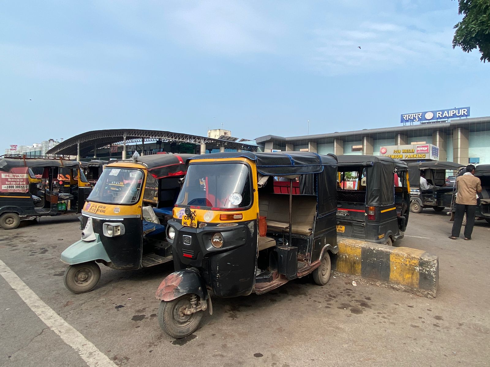 Raipur News: रायपुर रेलवे स्टेशन में ऑटो स्टैंड के टेंडर होने और एग्रीमेंट होने के बाद रेलवे को पता चला… ये गलत है, अब किया रद्द… ‘लल्लूराम डॉट कॉम’ ने उठाया था मुद्दा