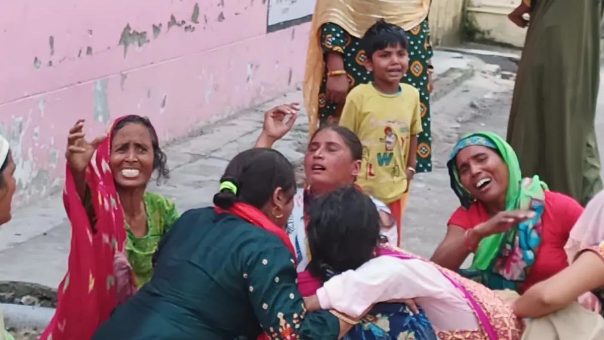 जहरीली गैस के रिसाव से 3 किसानों की मौत, CM योगी ने जताया दुख
