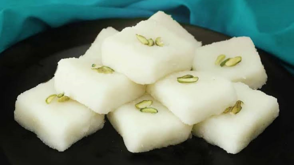 Todays Recipe – घर पर बनाएं स्वादिष्ट नारियल बर्फी, विधि देखें यहां…