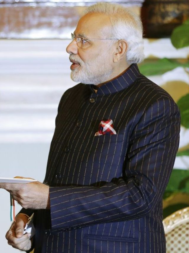 आईये जानते है पीएम मोदी के सबसे मंहगे सूट के बारे में जिसकी करोड़ो में हुई थी नीलामी