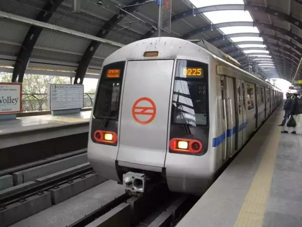 Delhi Metro में युवती के साथ गंदी हरकतः सॉफ्टवेयर इंजीनियर ने सोशल मीडिया पर सुनाई आपबीती, लोग दे रहे रिएक्शन
