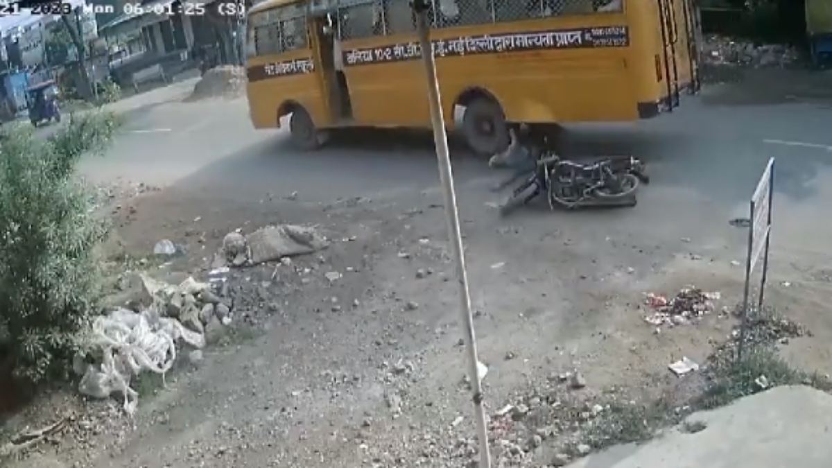 दिल दहला देने वाला Video : स्कूली बस ने बाइक सवार शिक्षक को रौंदा, माैके पर दर्दनाक मौत