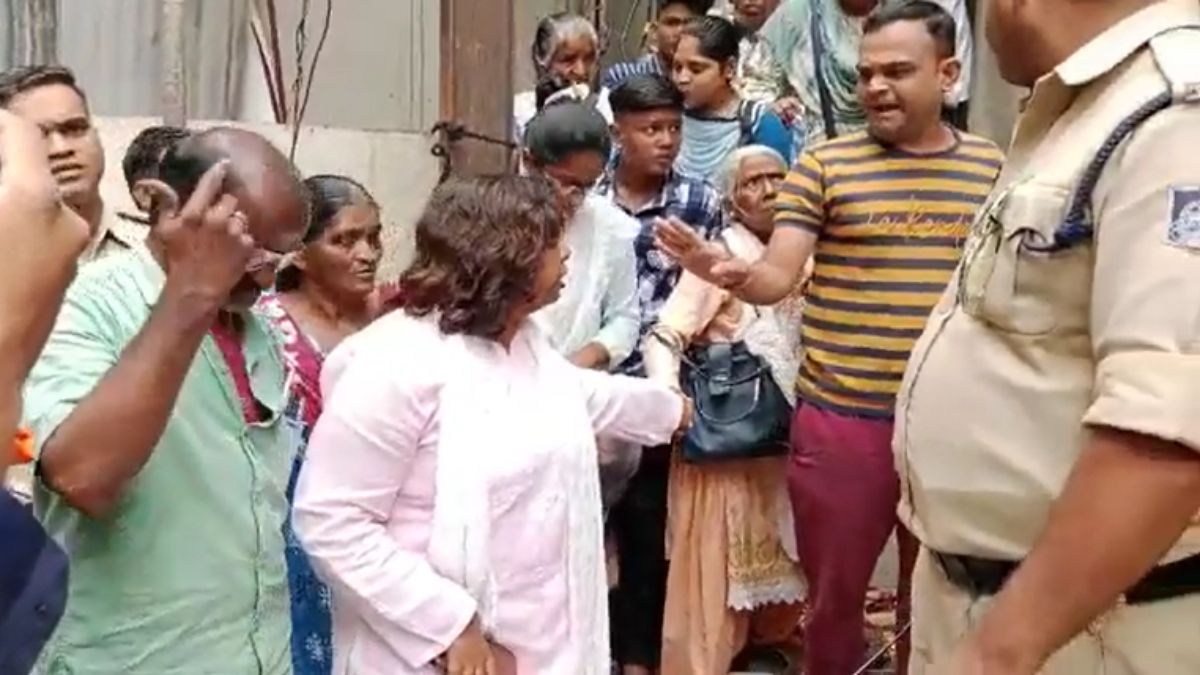 MP में फिर धर्मांतरण का मामलाः किराए के मकान में 80 से अधिक लोग कर रहे थे प्रार्थना, बजरंग दल ने मचाया हंगामा, पुलिस ने कहा- जांच के बाद होगी कार्रवाई