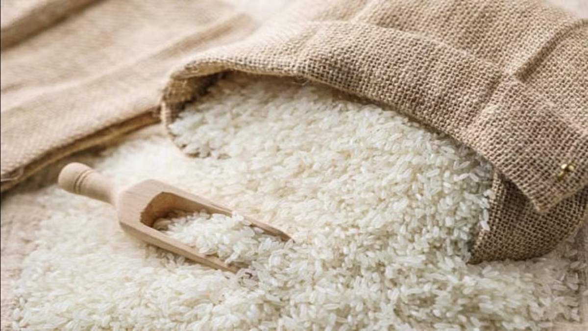 सरकारी राशन की कालाबाजारी: गोदाम से पीडीएस का 500 बोरी चावल जब्त, 3 लोगों पर FIR