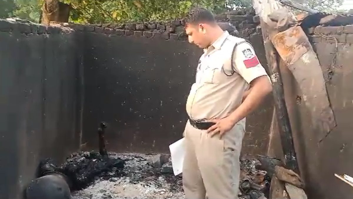MP में दर्दनाक हादसाः घर में आग लगने से किसान जिंदा जला, भोजन बनाते समय आग लगने की आशंका