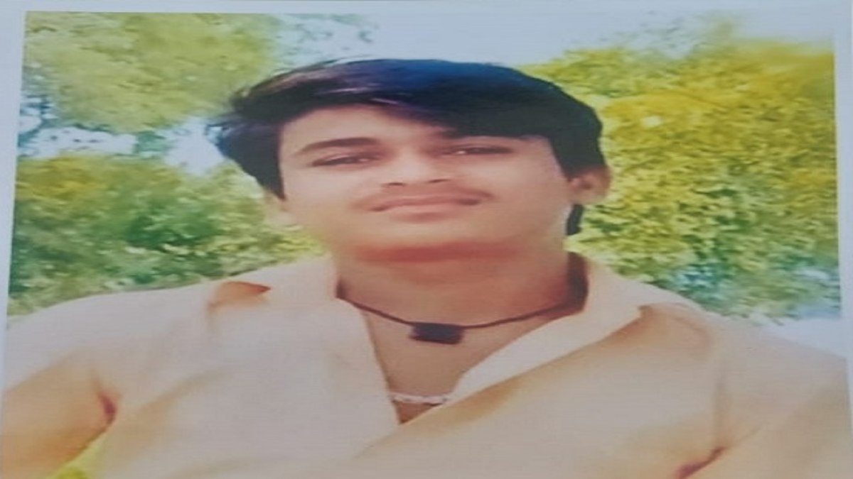 प्रेमी की बाहों में थी बेटी, पिता-भाई ने की पहले प्रेमी की हत्या फिर बेटी को पीट-पीटकर मार डाला