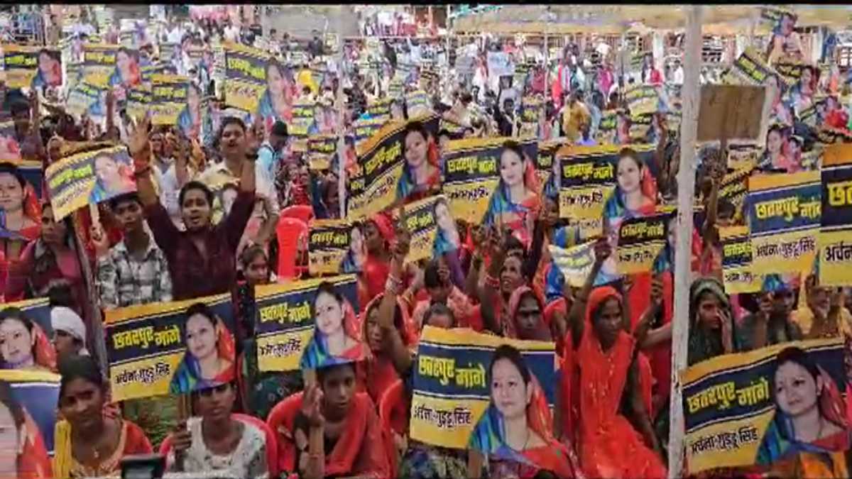 MP Politics: टिकट ऐलान के बाद BJP में विरोधः छतरपुर कांवड़ यात्रा में हाथों में तख्तियां लेकर निकले लोग