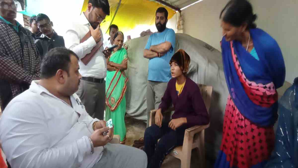 CG NEWS : मंदिर में प्रसाद खाने के बाद 50 से अधिक ग्रामीणों की बिगड़ी तबीयत, स्वास्थ्य विभाग ने गांव में लगाया शिविर