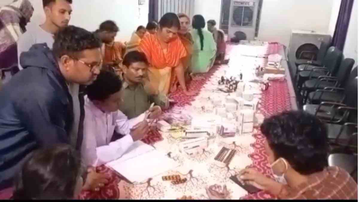 उल्टी-दस्त से अब तक 195 ग्रामीण पीड़ित : घर-घर जाकर जांच कर रही टीम, विधायक सावित्री ने जाना मरीजों का हालचाल