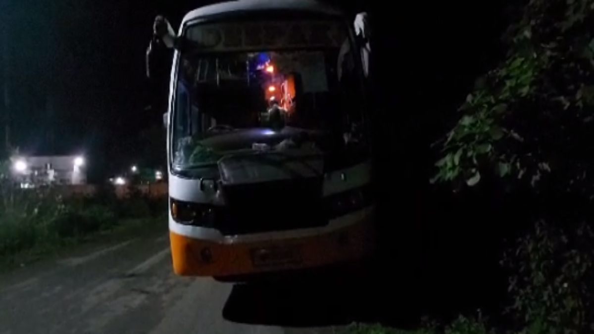 Umaria News: जनसेवा मित्रों को भोपाल से लेकर आ रहे बस ड्राइवर के साथ मारपीट, आरक्षक से भी की बदतमीजी, 4 बदमाश गिरफ्तार, एक फरार