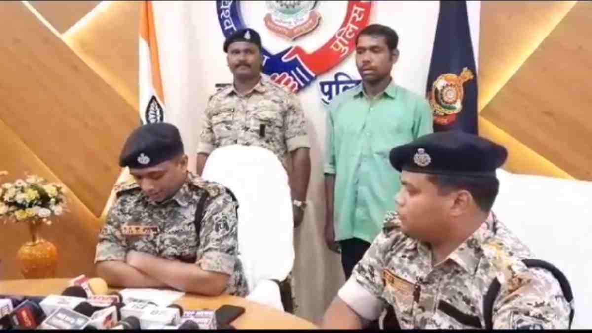 CG NEWS : 5 लाख के इनामी नक्सली ने किया सरेंडर, कई बड़ी वारदातों में था शामिल