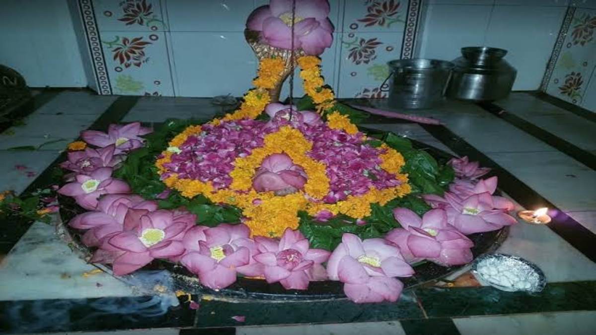 इस मंदिर में भगवान शिव से पहले होती है रावण की पूजा, यहां दशानन ने काटकर चढ़ाया था अपना शीश …