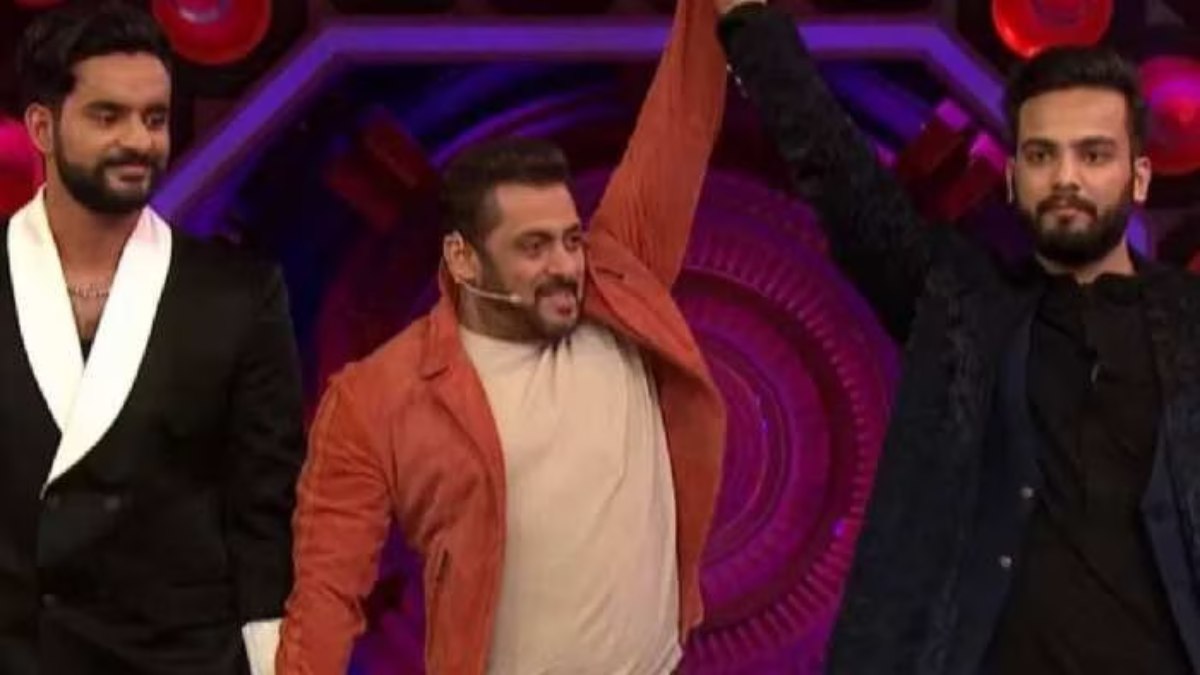 Elvish Yadav ने तोड़ा Bigg Boss के 16 साल का रिकॉर्ड, वाइल्ड कार्ड एंट्री लेकर जीती ट्रॉफी, जानिए कौन हैं Elvish Yadav …
