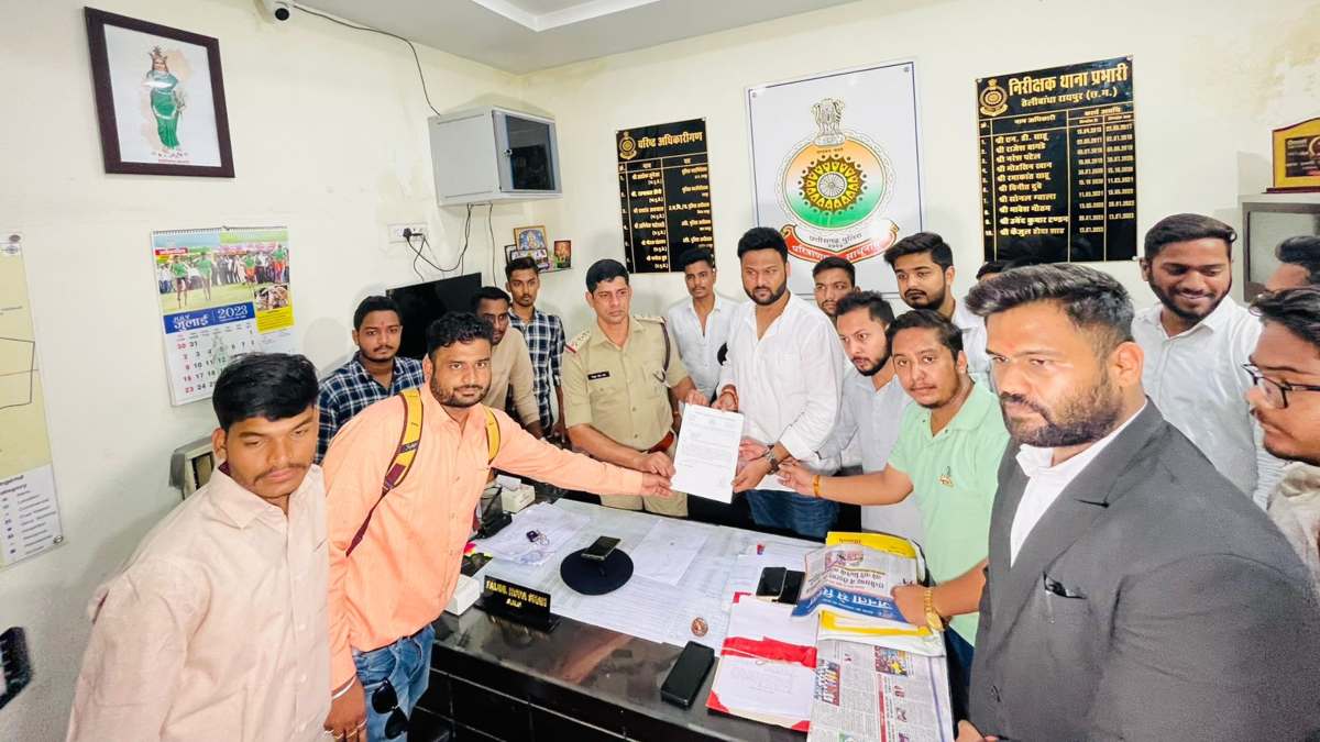 NSUI ने की इंदिरा गांधी कृषि विश्वविद्यालय के कुलपति और कुलसचिव खिलाफ कार्रवाई की मांग, थाने में सौंपा ज्ञापन
