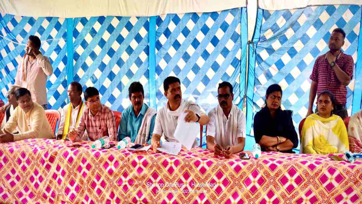 भद्राकाली में विधायक का जनसंवाद : विक्रम मंडावी ने सुनी लोगों की समस्याएं, क्षेत्रवासियों को दी कई सौगातें