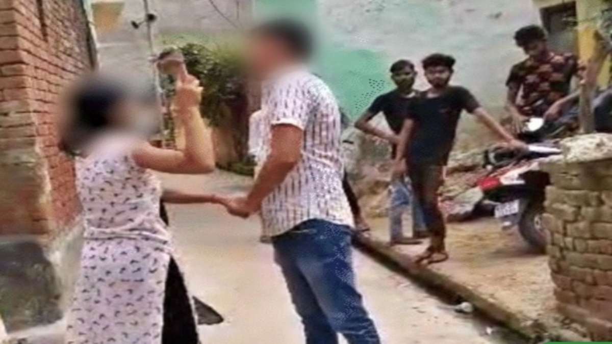 VIDEO, ब्लैकमेलिंग और कुटाईः युवक ने युवती का बनाया अश्लील वीडियो, सुनाई गई 15 चप्पलें खाने की सजा, जानिए क्या है पूरा मामला…