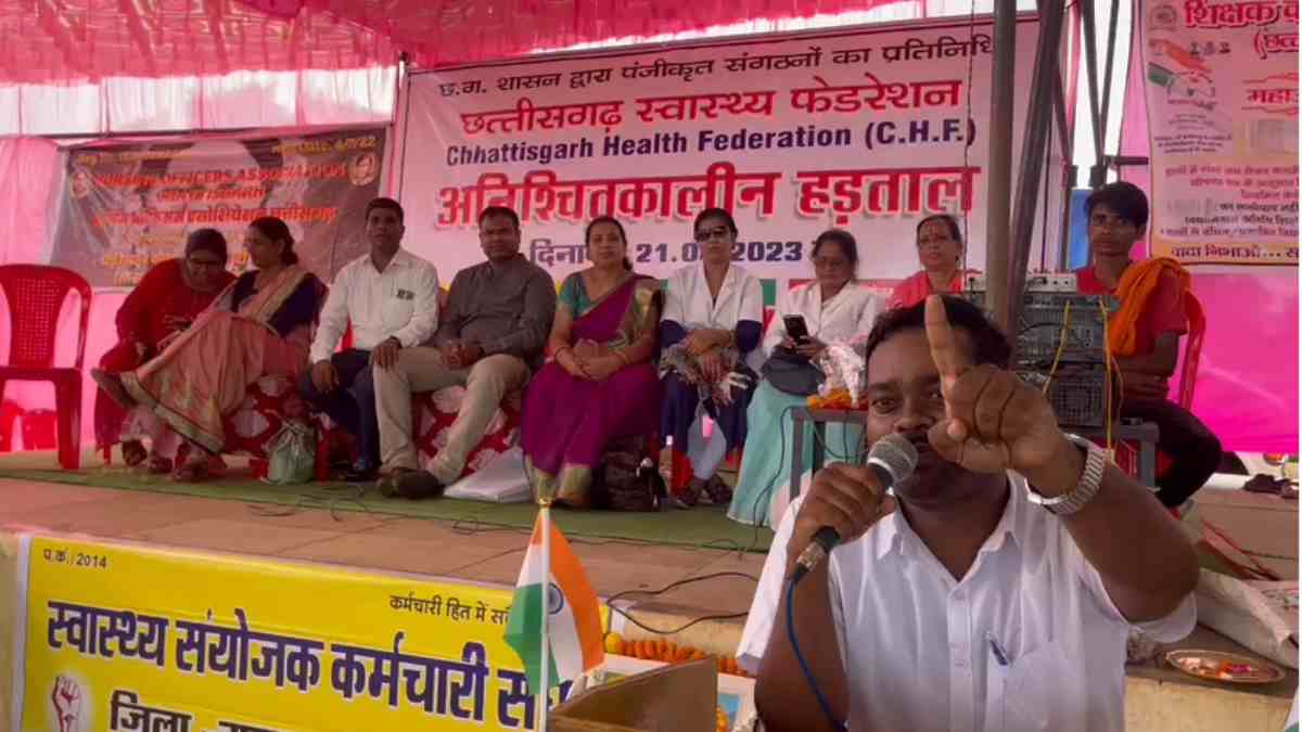 प्रदेशभर के स्वास्थ्यकर्मी अनिश्चितकालीन हड़ताल पर, इलाज के लिए भटक रहे मरीज