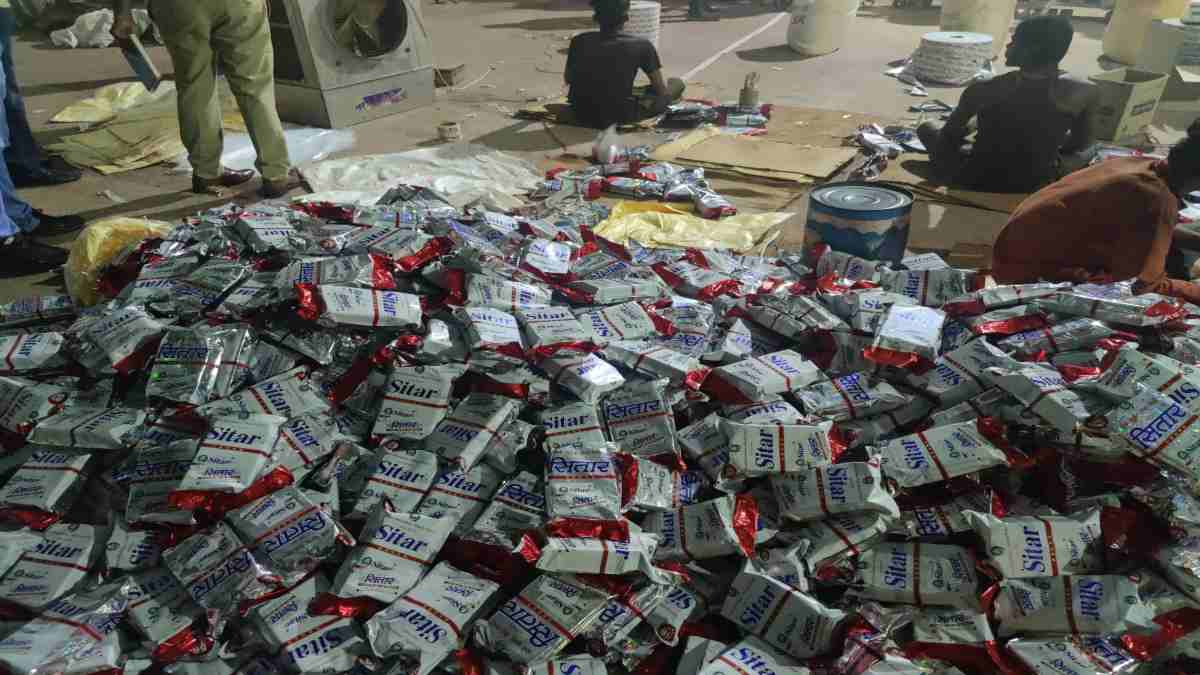 CG NEWS : फैक्ट्री में पुलिस ने मारा छापा, 10 लाख का गुटखा जब्त